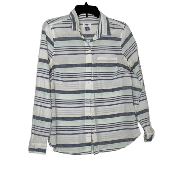 Old Navy light weight buttoned down shirt. Long sleeves - Picture 2 of 6